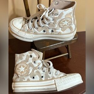 Converse Kids High Top Sneakers in Beige Camo